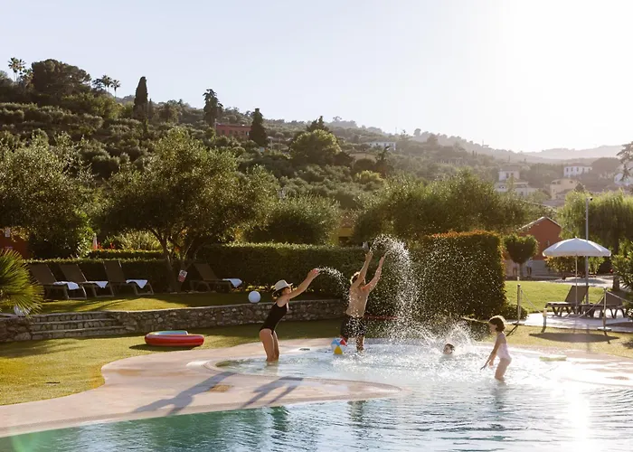 Villa con piscina: Rebi Village